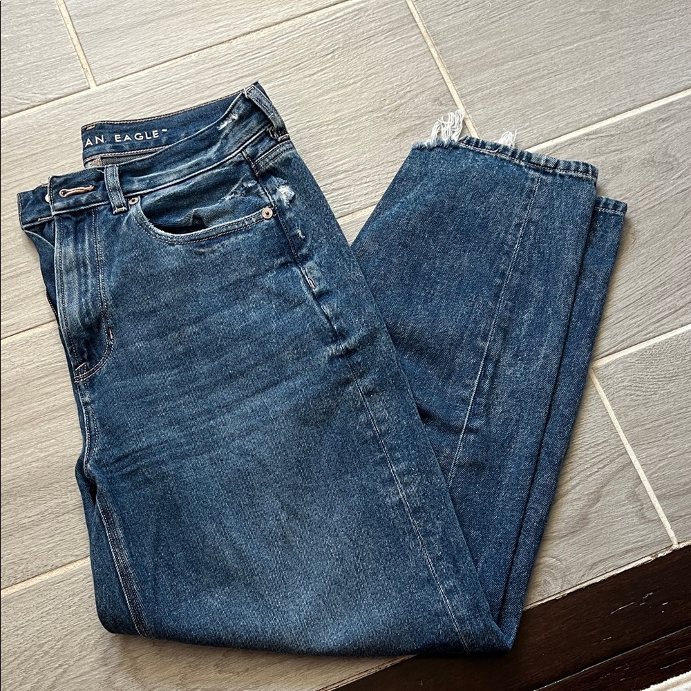 American Eagle relaxed mom Jean